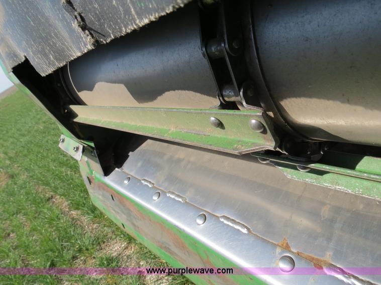 image for item B4729 1983 John Deere 7720 combine