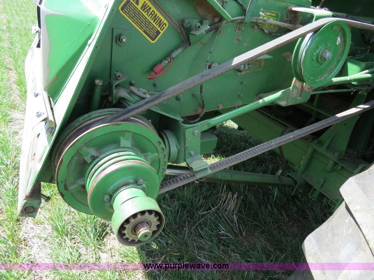 image for item B4729 1983 John Deere 7720 combine