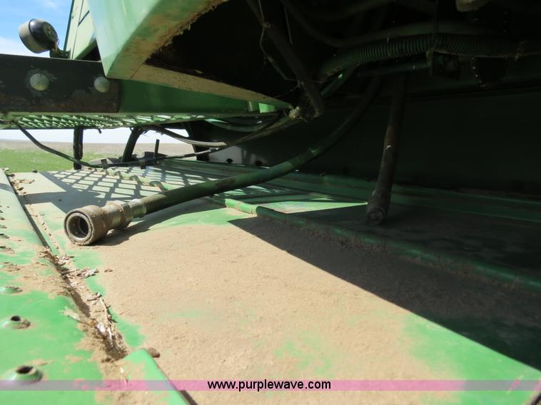 image for item B4729 1983 John Deere 7720 combine