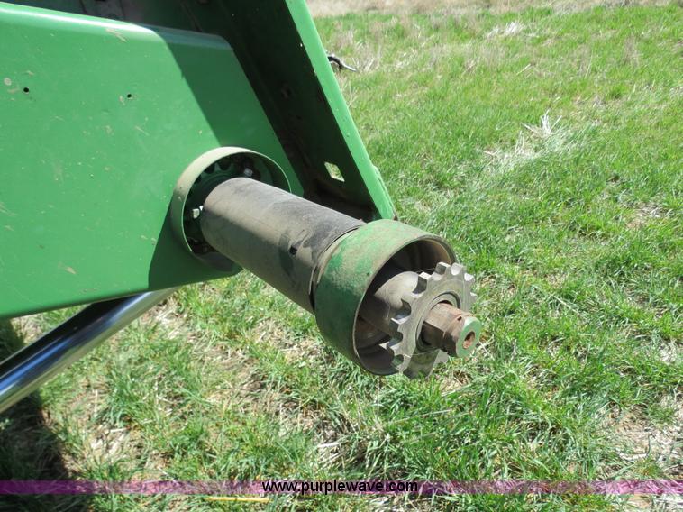 image for item B4729 1983 John Deere 7720 combine