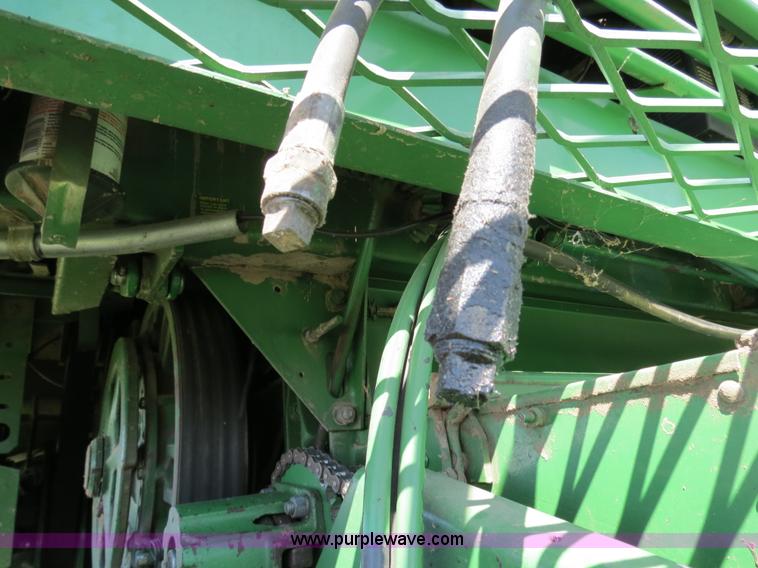 image for item B4729 1983 John Deere 7720 combine