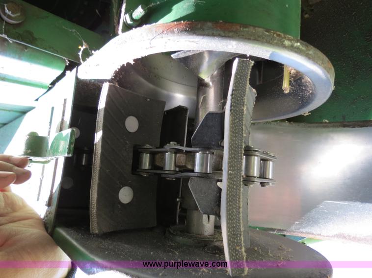 image for item B4729 1983 John Deere 7720 combine