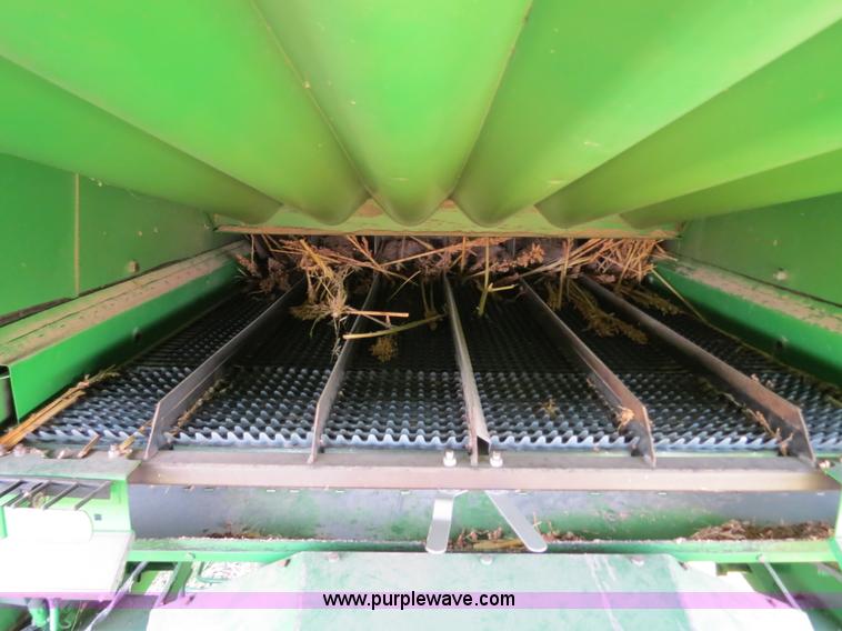 image for item B4729 1983 John Deere 7720 combine