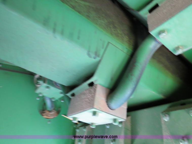 image for item B4729 1983 John Deere 7720 combine