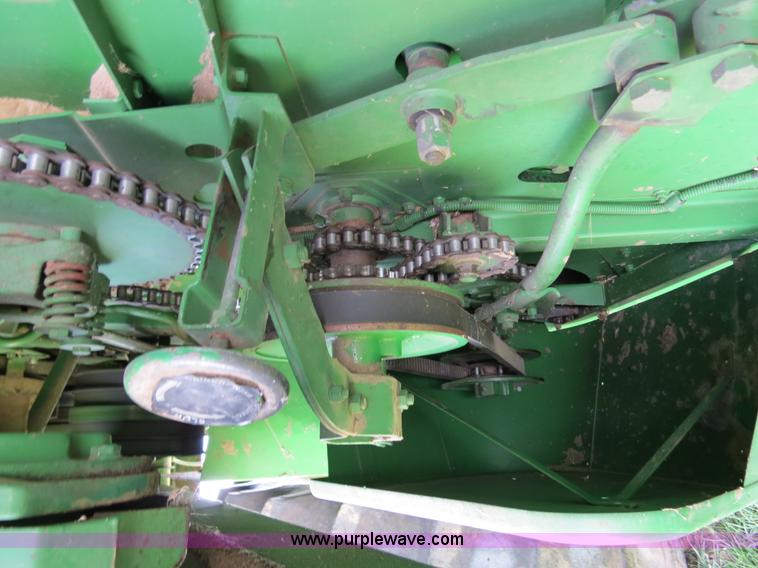 image for item B4729 1983 John Deere 7720 combine
