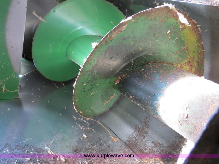 image for item B4729 1983 John Deere 7720 combine