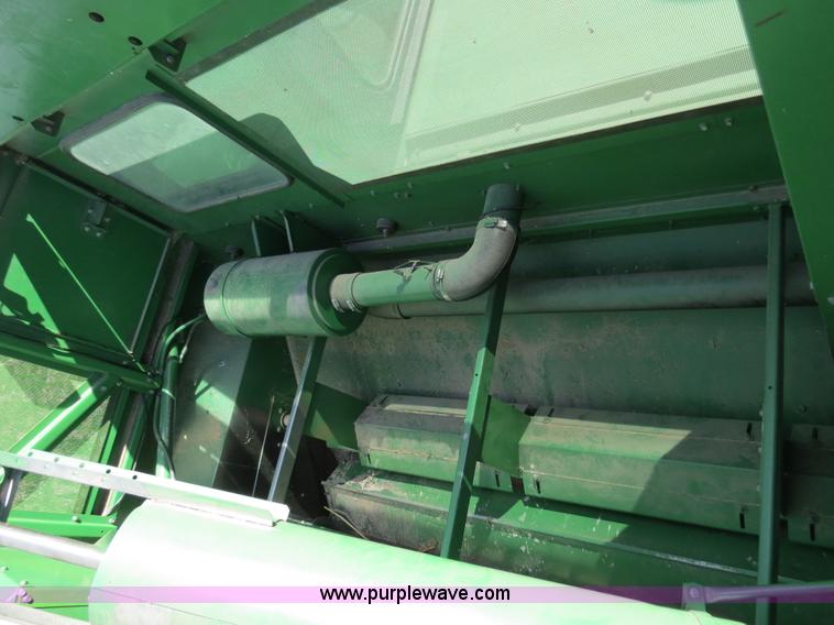 image for item B4729 1983 John Deere 7720 combine