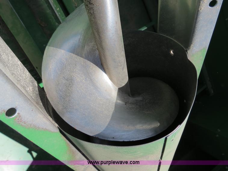 image for item B4729 1983 John Deere 7720 combine