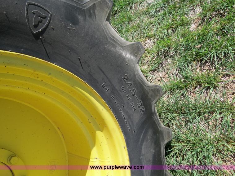 image for item B4729 1983 John Deere 7720 combine