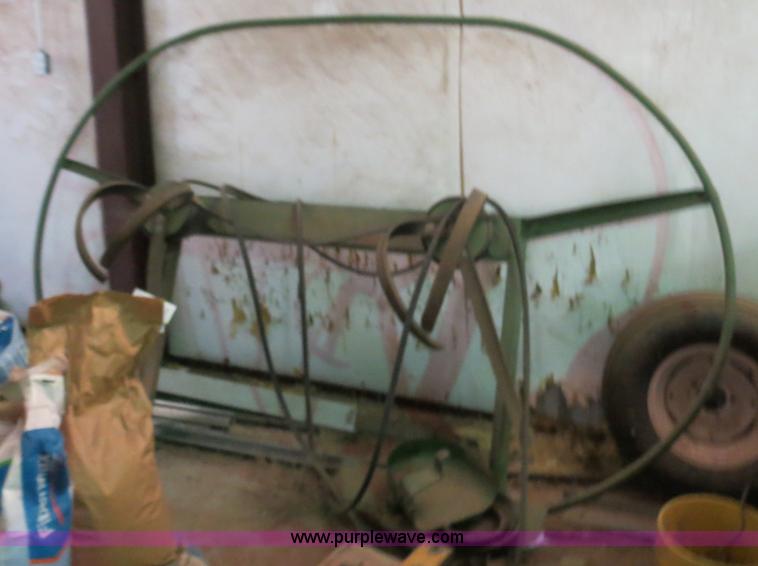 image for item B4729 1983 John Deere 7720 combine