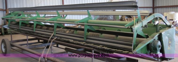 image for item B4731 1983 John Deere 224 24' rigid platform header