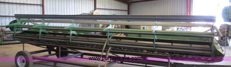 image for item B4731 1983 John Deere 224 24' rigid platform header