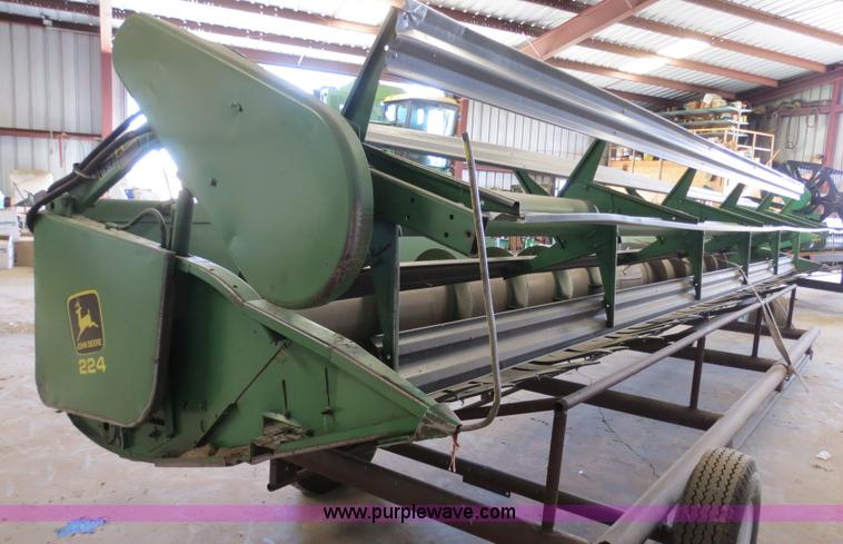 image for item B4731 1983 John Deere 224 24' rigid platform header