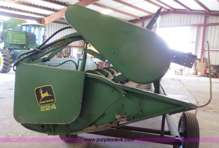 image for item B4731 1983 John Deere 224 24' rigid platform header