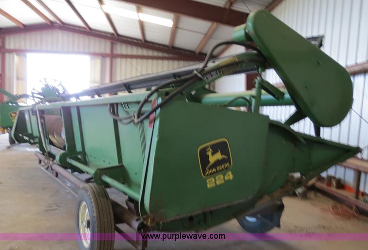 image for item B4731 1983 John Deere 224 24' rigid platform header