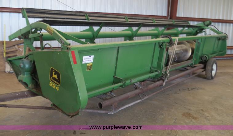 image for item B4731 1983 John Deere 224 24' rigid platform header