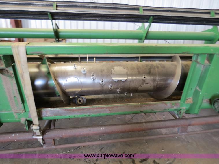 image for item B4731 1983 John Deere 224 24' rigid platform header