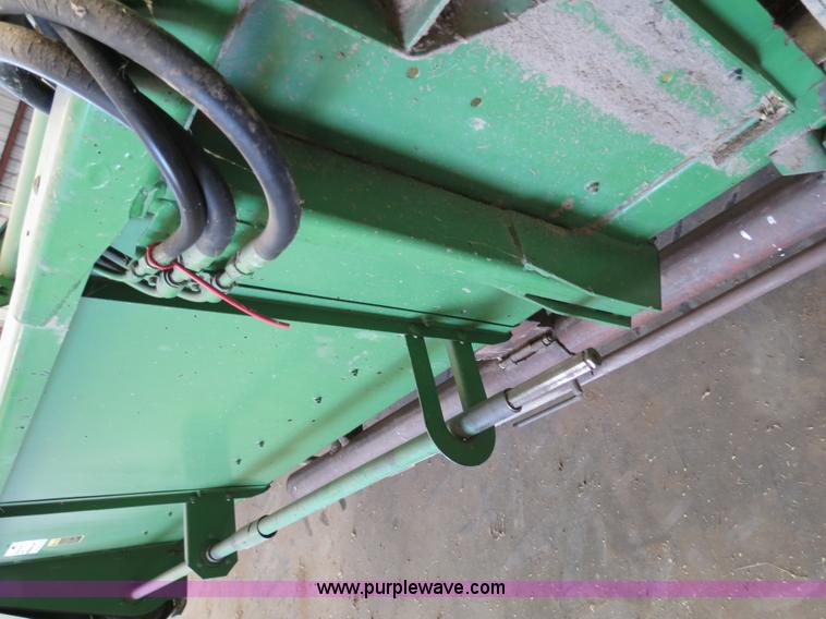 image for item B4731 1983 John Deere 224 24' rigid platform header