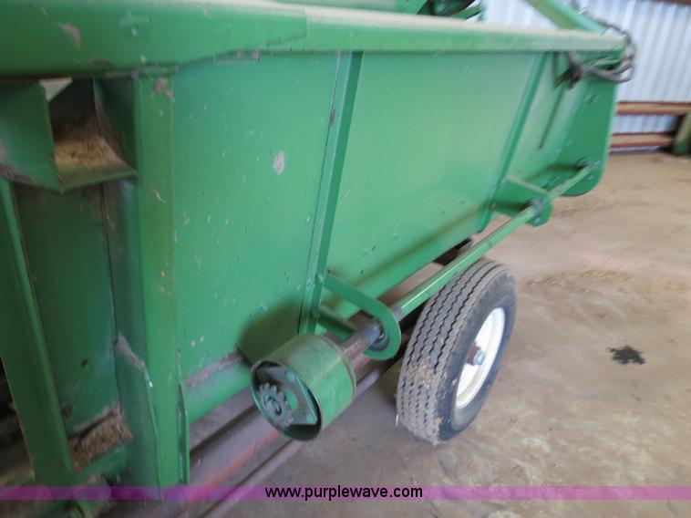 image for item B4731 1983 John Deere 224 24' rigid platform header