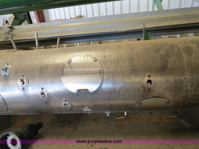 image for item B4731 1983 John Deere 224 24' rigid platform header