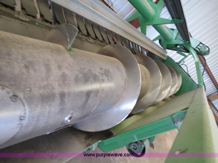 image for item B4731 1983 John Deere 224 24' rigid platform header