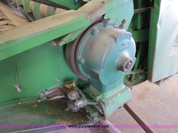 image for item B4731 1983 John Deere 224 24' rigid platform header