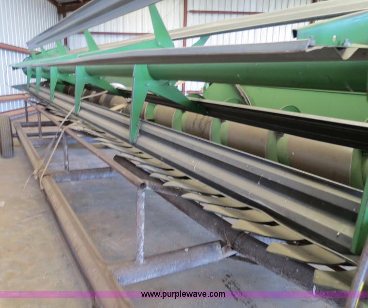 image for item B4731 1983 John Deere 224 24' rigid platform header