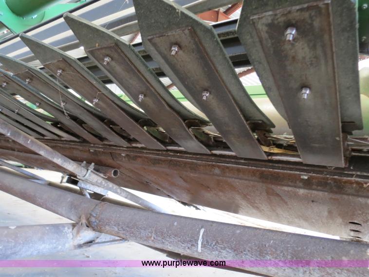 image for item B4731 1983 John Deere 224 24' rigid platform header