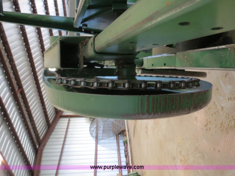 image for item B4731 1983 John Deere 224 24' rigid platform header