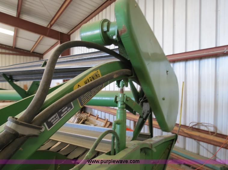 image for item B4731 1983 John Deere 224 24' rigid platform header