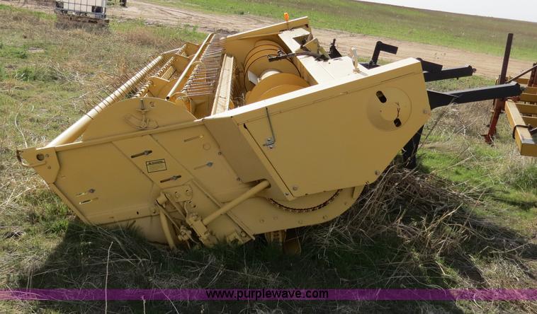 image for item S9601 New Holland 1116H swather head