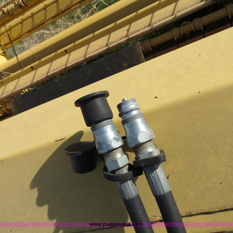 image for item S9601 New Holland 1116H swather head