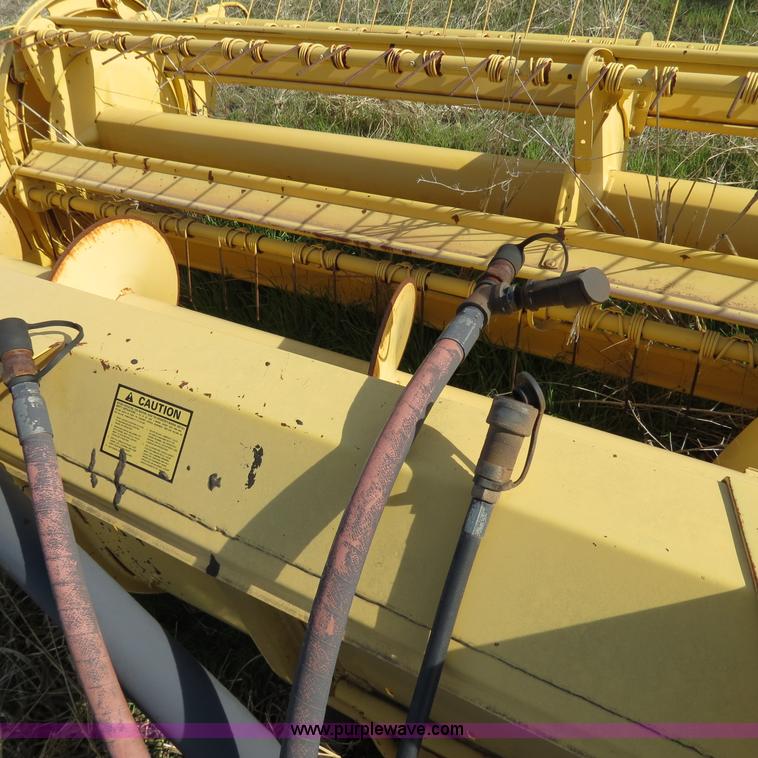 image for item S9601 New Holland 1116H swather head