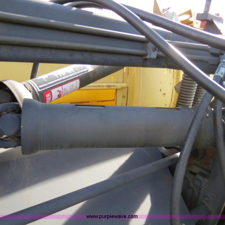 image for item S9601 New Holland 1116H swather head