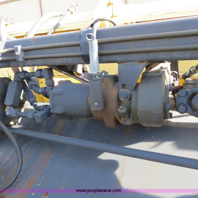 image for item S9601 New Holland 1116H swather head