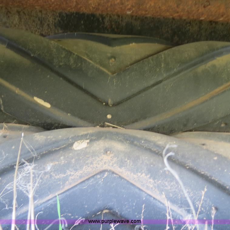 image for item S9601 New Holland 1116H swather head