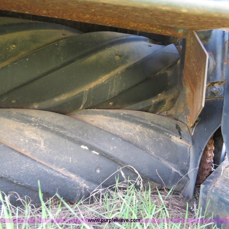 image for item S9601 New Holland 1116H swather head