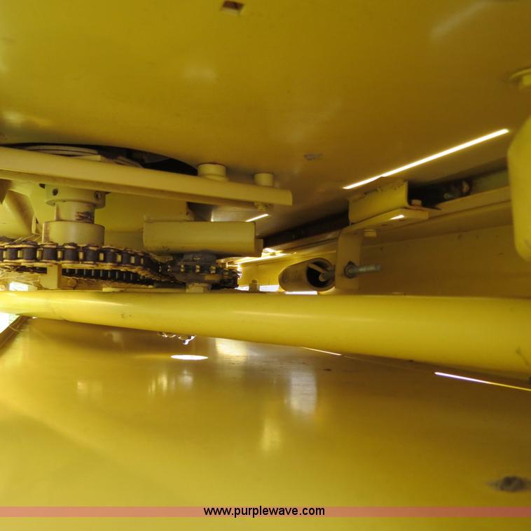 image for item S9601 New Holland 1116H swather head