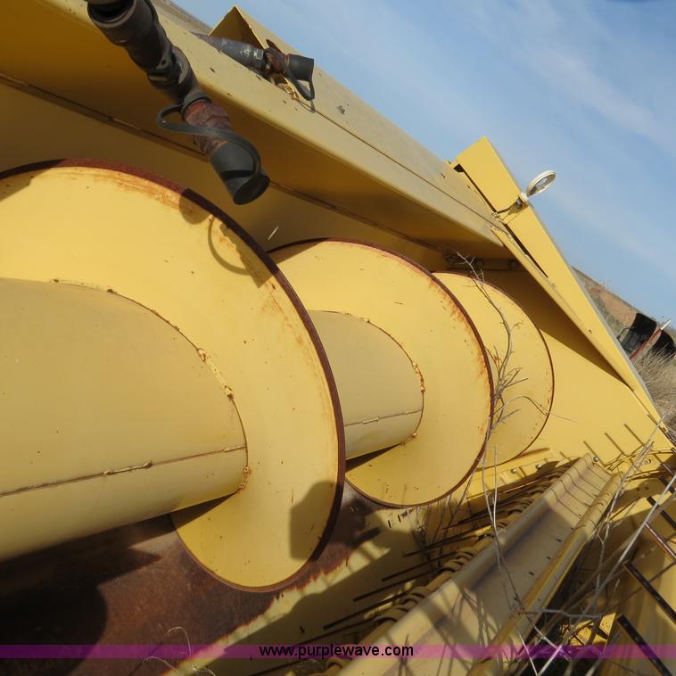 image for item S9601 New Holland 1116H swather head