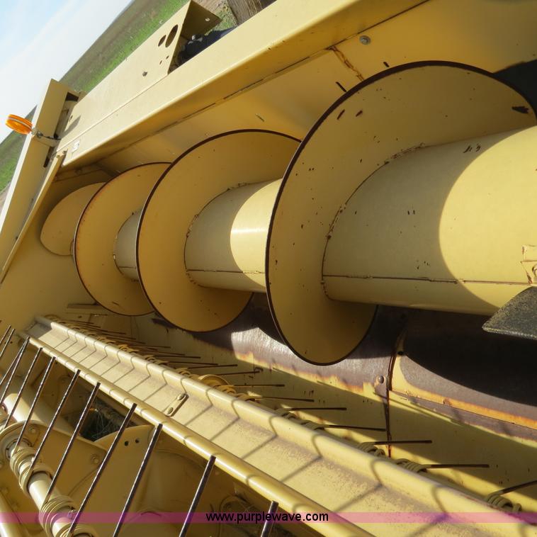 image for item S9601 New Holland 1116H swather head