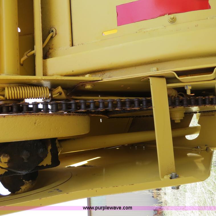 image for item S9601 New Holland 1116H swather head