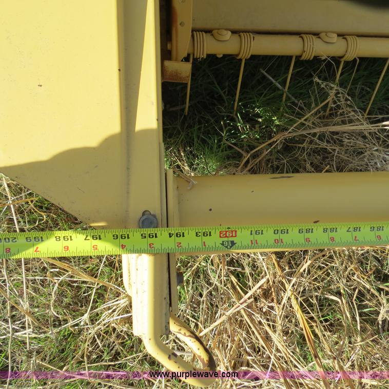 image for item S9601 New Holland 1116H swather head