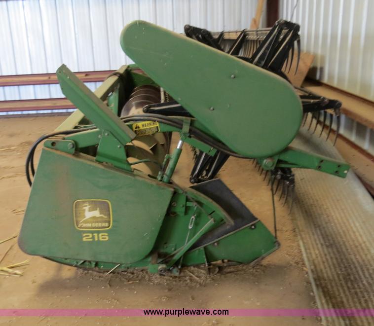 image for item S9619 John Deere 216 16' grain platform header