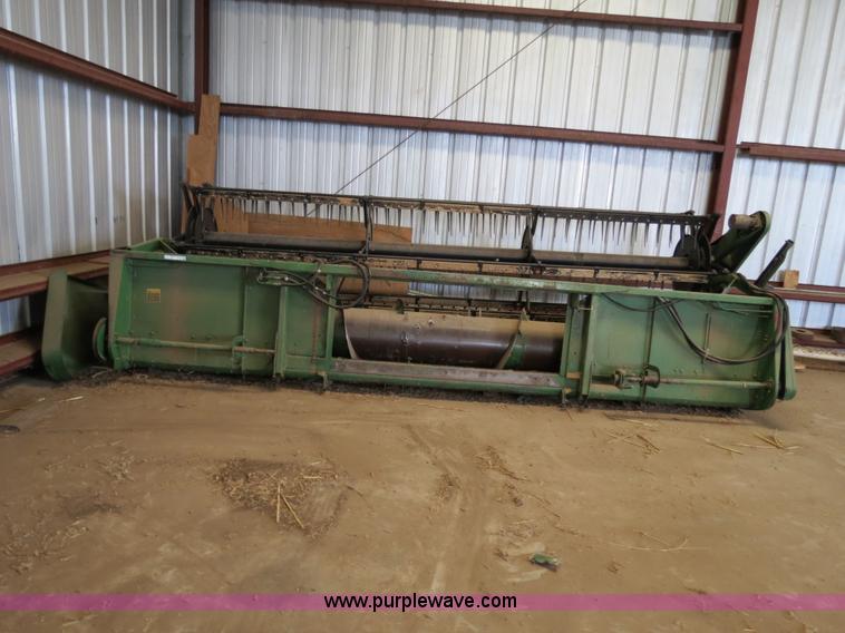 image for item S9619 John Deere 216 16' grain platform header