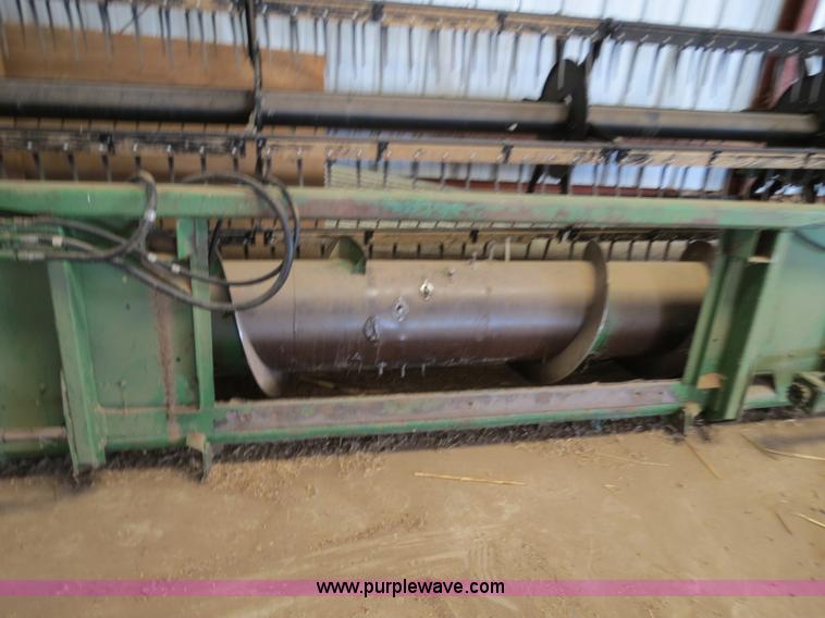 image for item S9619 John Deere 216 16' grain platform header