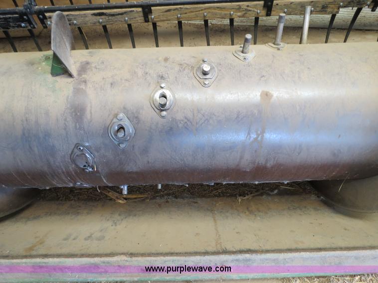 image for item S9619 John Deere 216 16' grain platform header