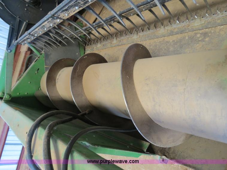 image for item S9619 John Deere 216 16' grain platform header