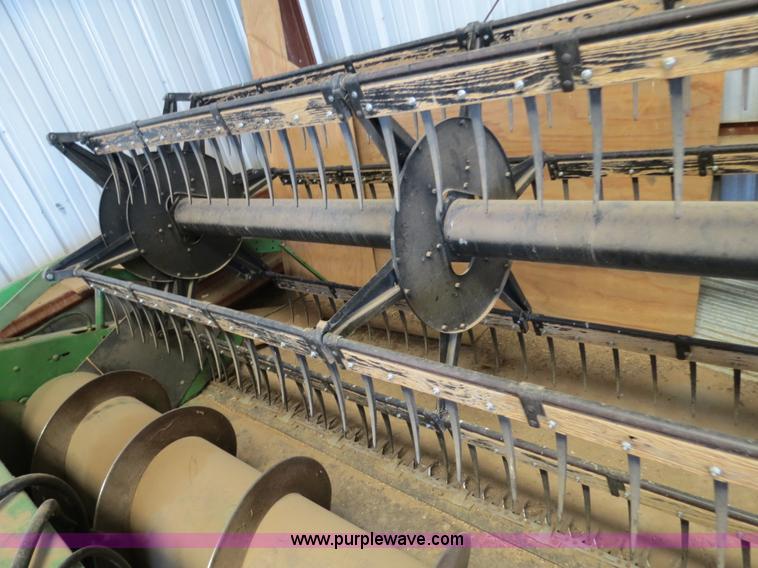 image for item S9619 John Deere 216 16' grain platform header