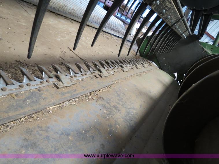 image for item S9619 John Deere 216 16' grain platform header