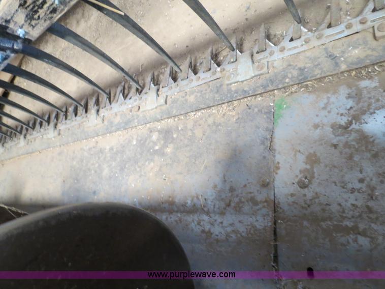 image for item S9619 John Deere 216 16' grain platform header